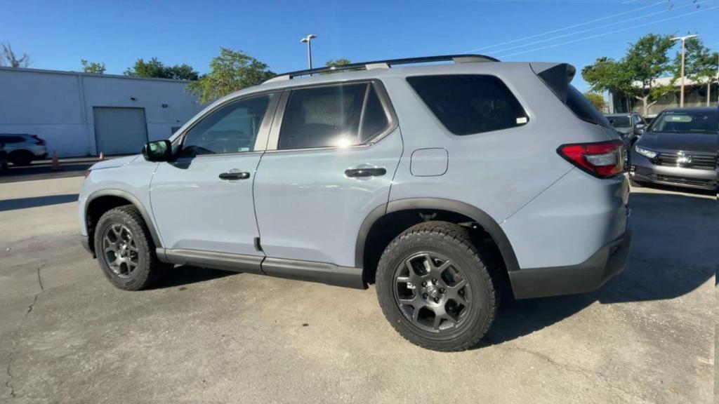 new 2025 Honda Pilot car, priced at $51,250