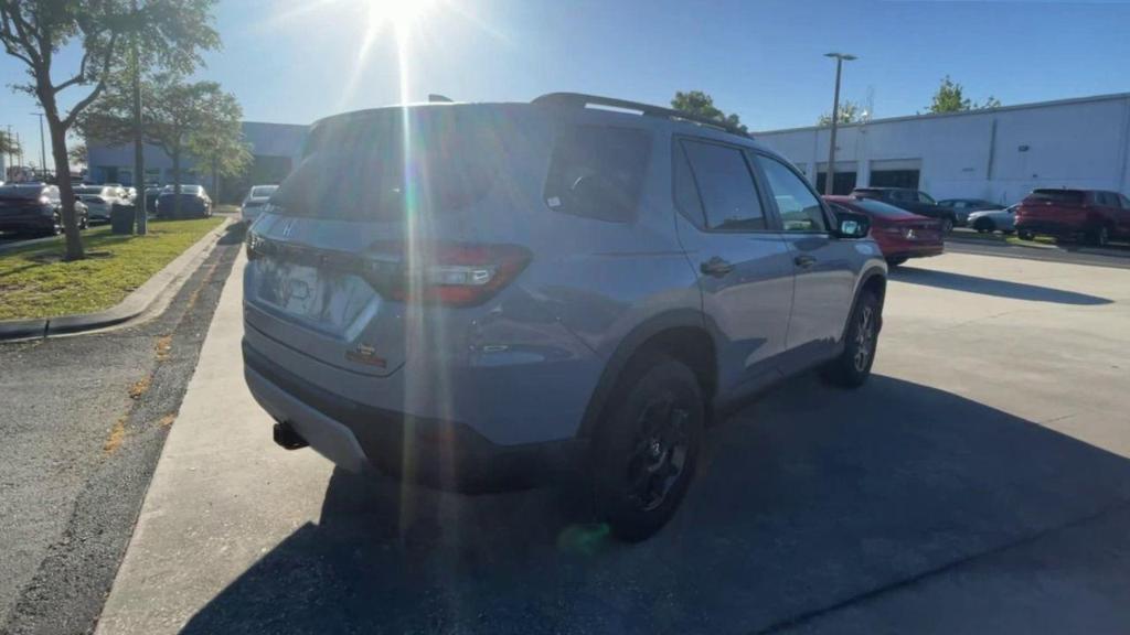 new 2025 Honda Pilot car, priced at $51,250