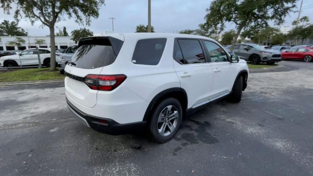 new 2025 Honda Pilot car, priced at $48,235