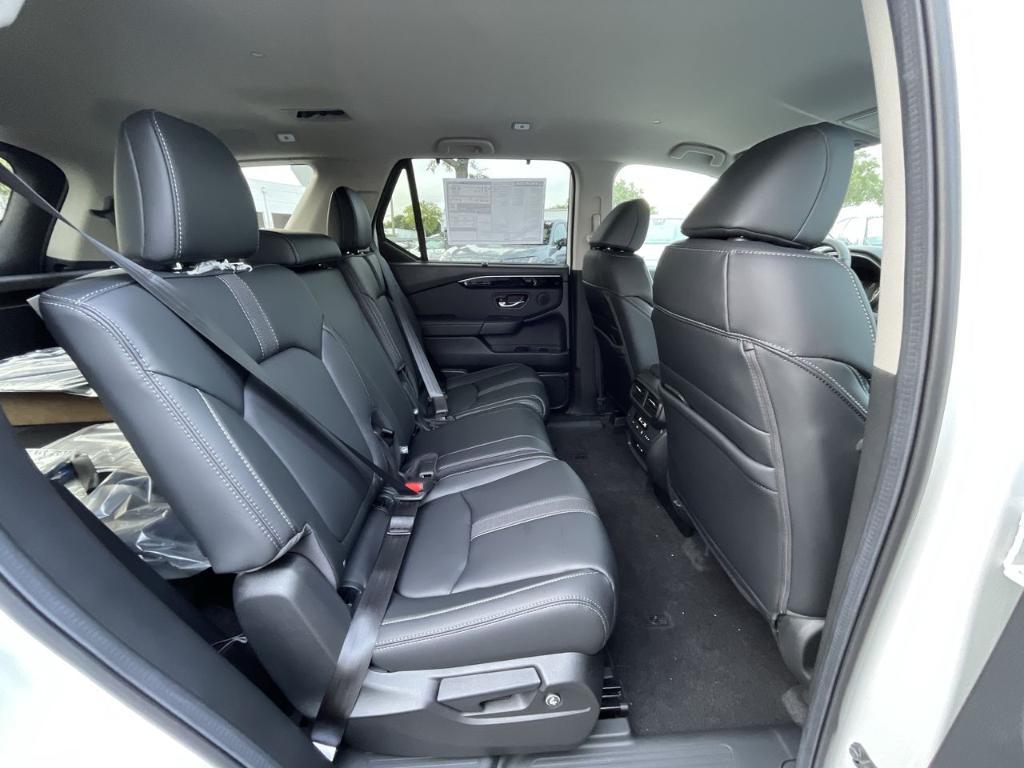 new 2025 Honda Pilot car, priced at $48,180