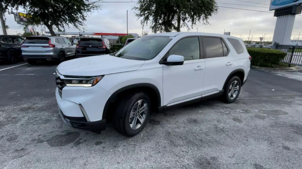 new 2025 Honda Pilot car, priced at $48,180