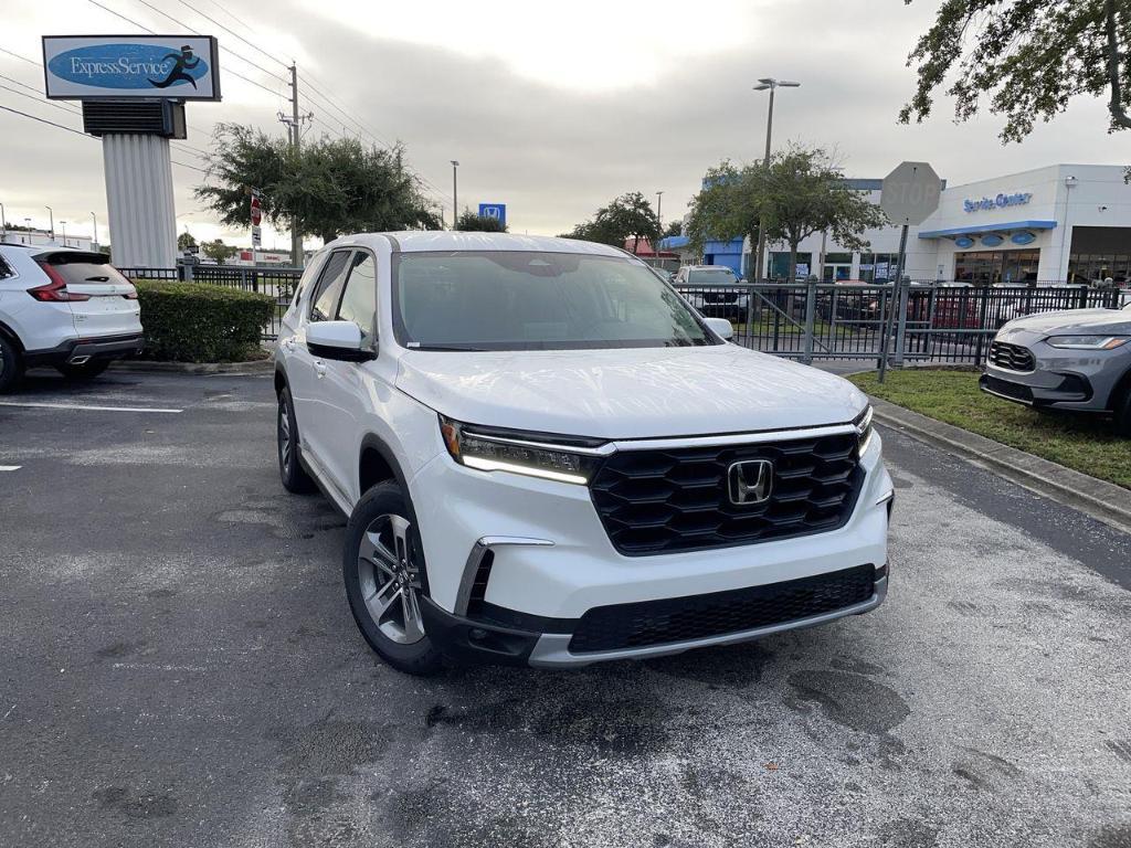 new 2025 Honda Pilot car, priced at $48,180