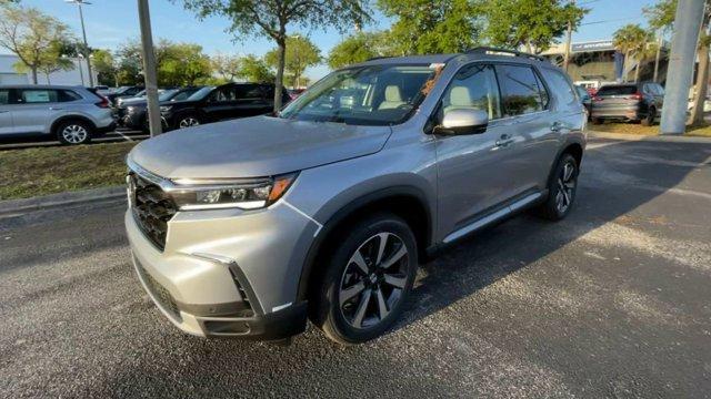 new 2025 Honda Pilot car, priced at $51,050