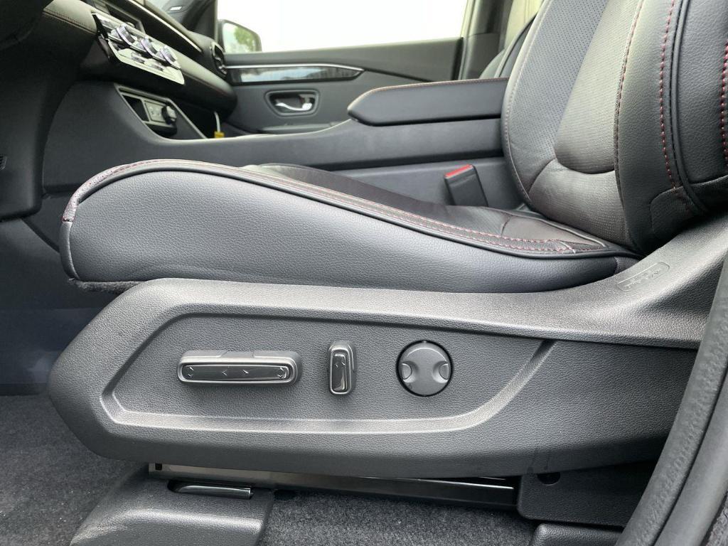 new 2025 Honda Pilot car, priced at $56,030