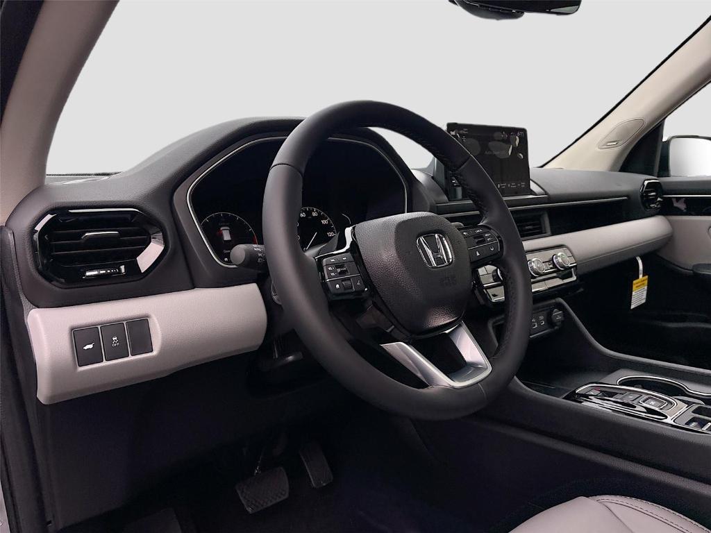new 2025 Honda Pilot car, priced at $51,095