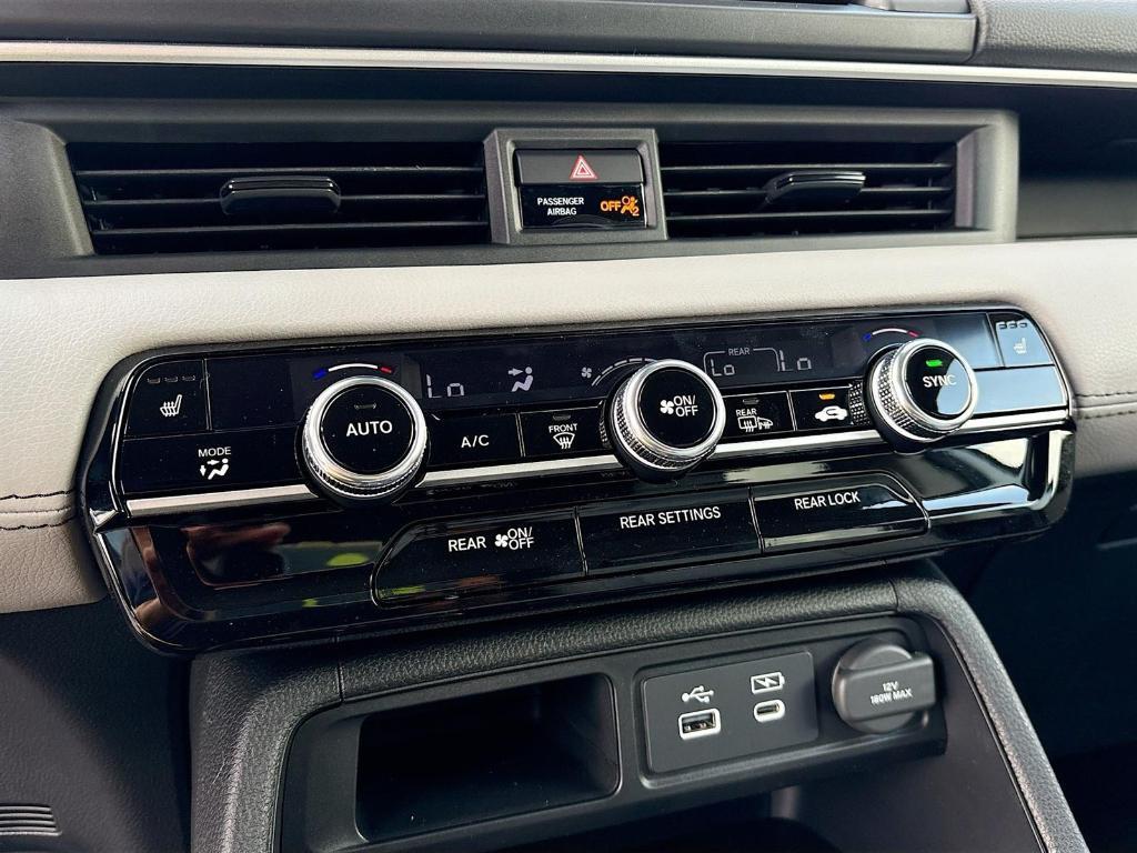 new 2025 Honda Pilot car, priced at $51,050