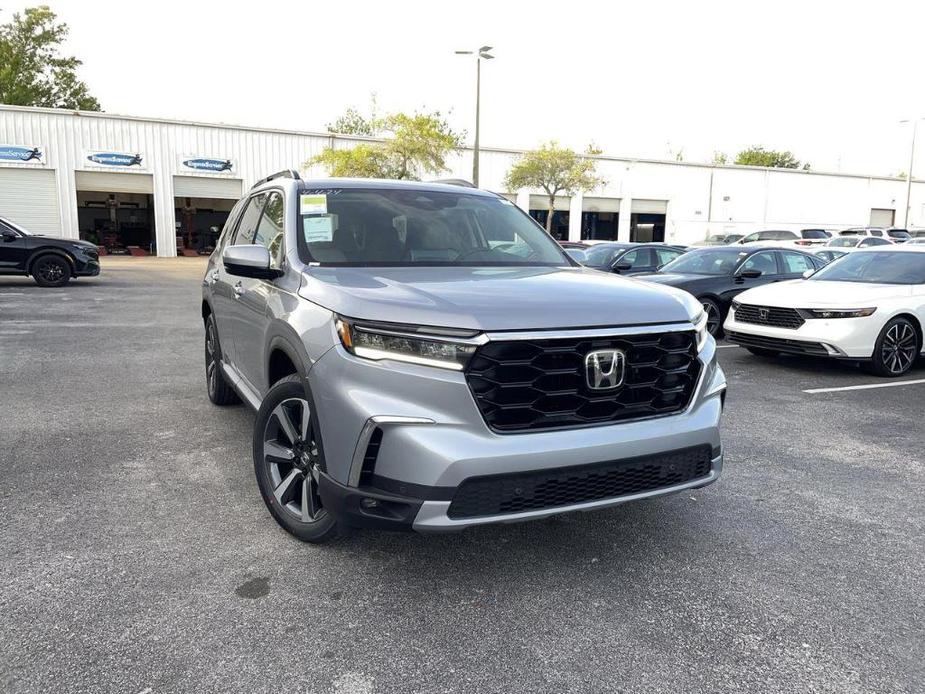 new 2025 Honda Pilot car, priced at $48,595