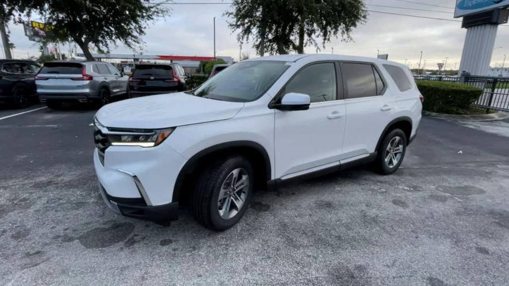 new 2025 Honda Pilot car, priced at $47,880