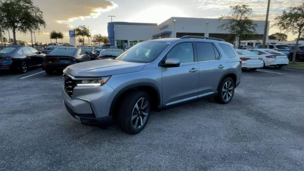 new 2025 Honda Pilot car, priced at $49,625