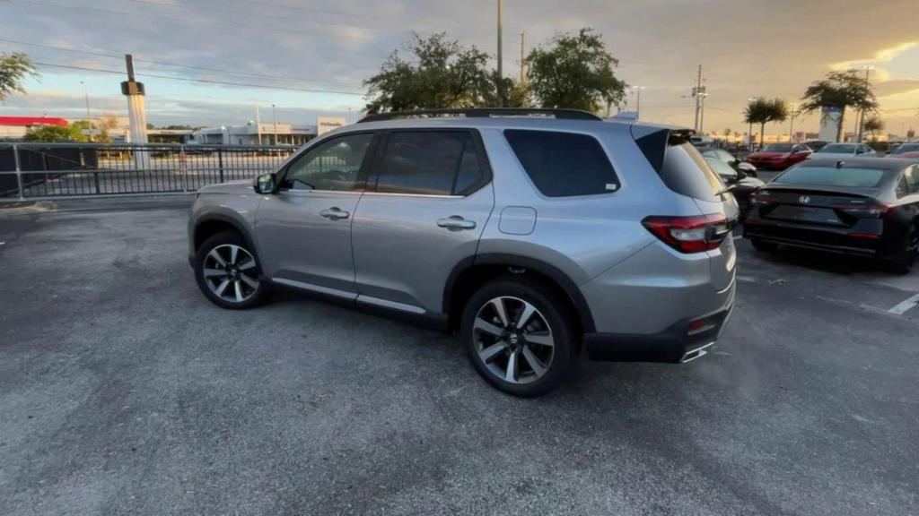 new 2025 Honda Pilot car, priced at $49,625