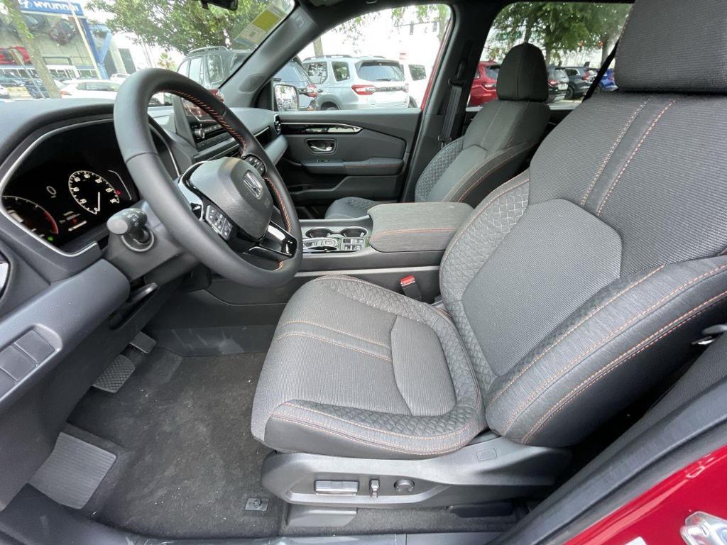 new 2025 Honda Pilot car, priced at $44,205