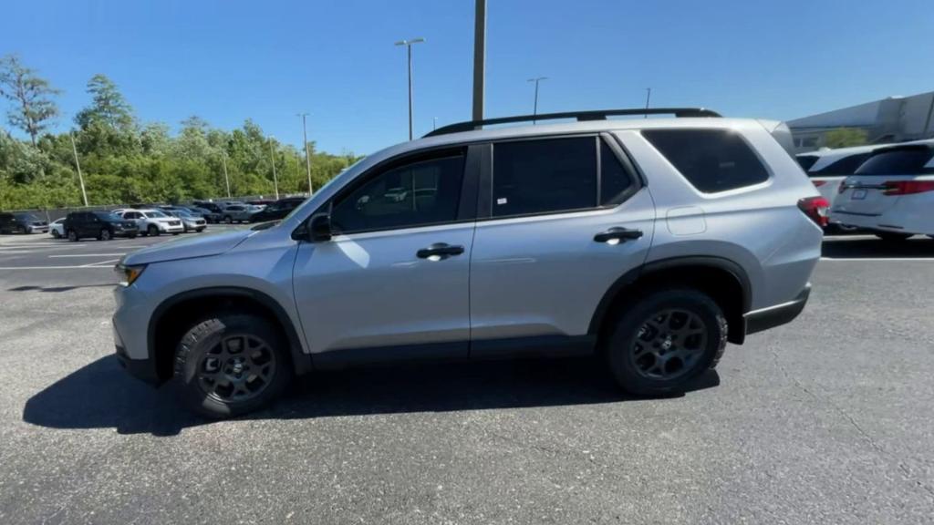 new 2025 Honda Pilot car, priced at $50,795