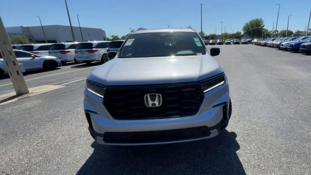 new 2025 Honda Pilot car, priced at $50,795