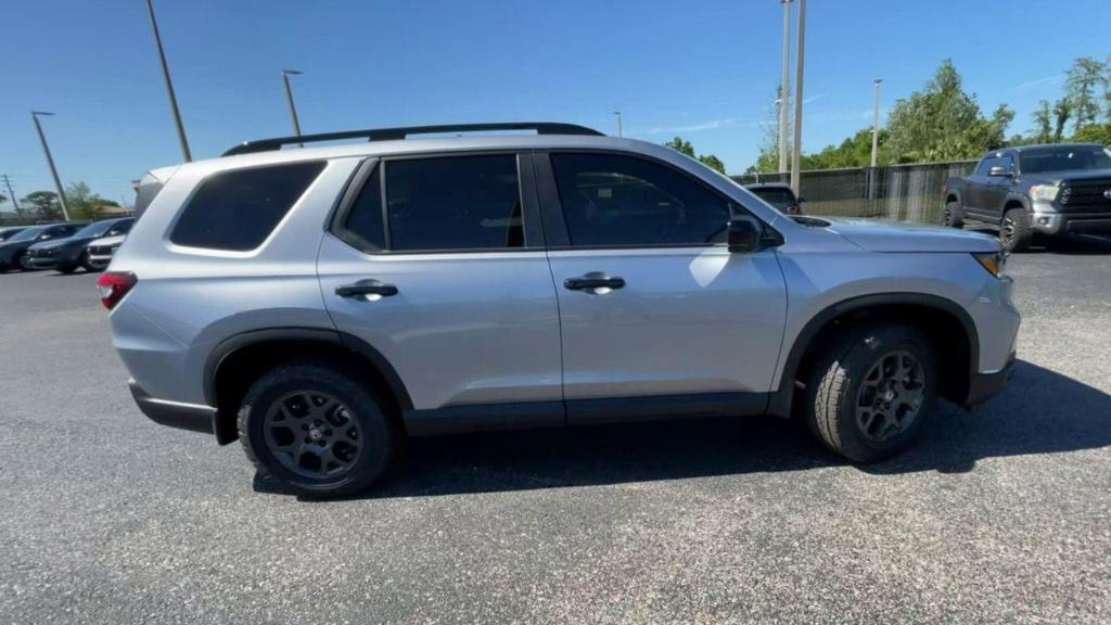 new 2025 Honda Pilot car, priced at $50,795