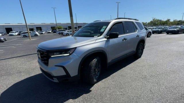 new 2025 Honda Pilot car, priced at $50,495