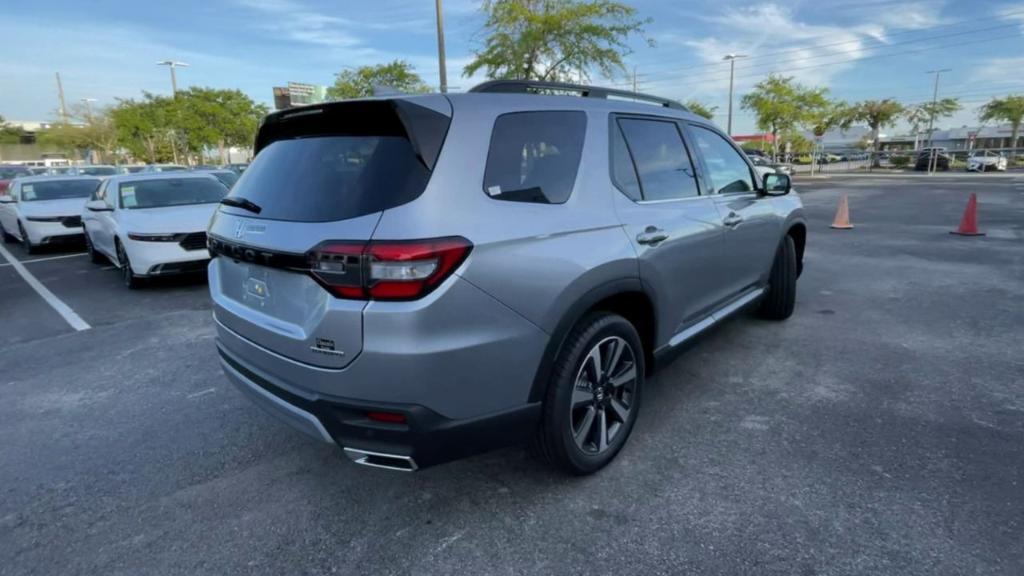 new 2025 Honda Pilot car, priced at $48,895