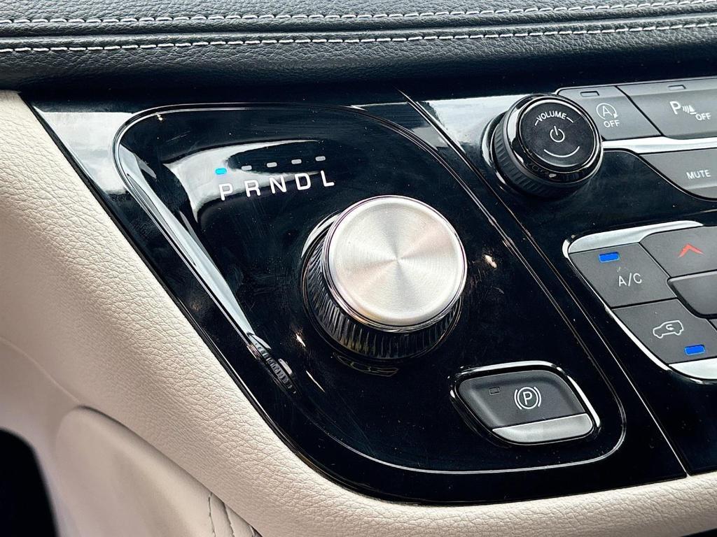 used 2024 Chrysler Pacifica car, priced at $31,995