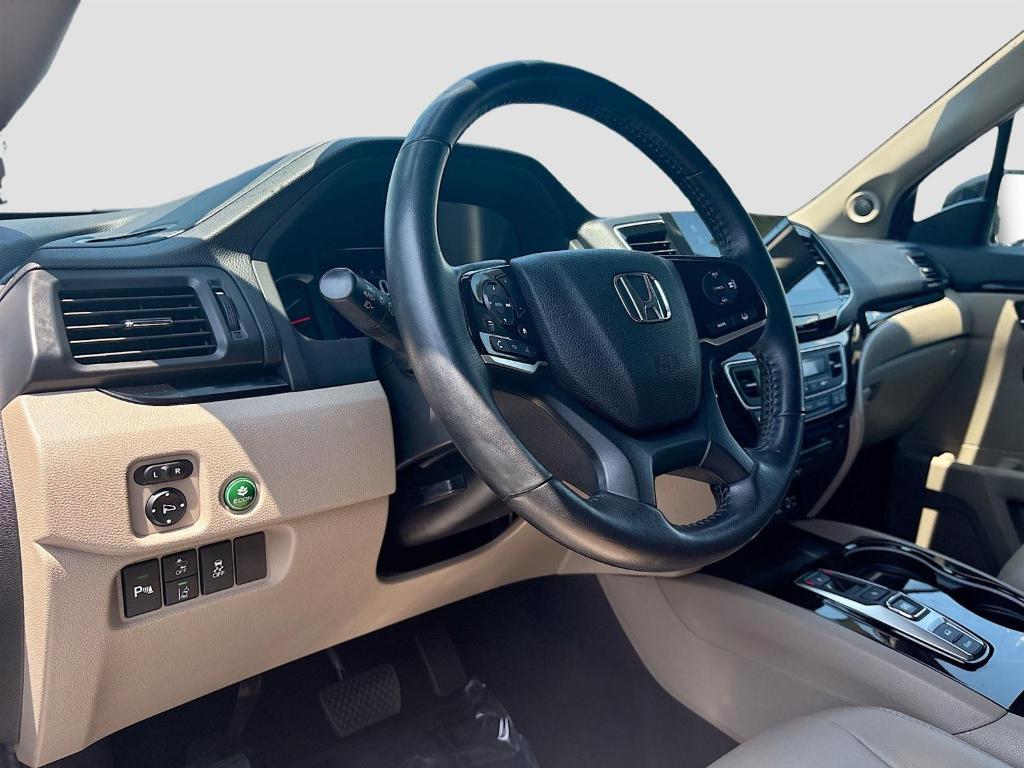 used 2022 Honda Pilot car, priced at $33,595