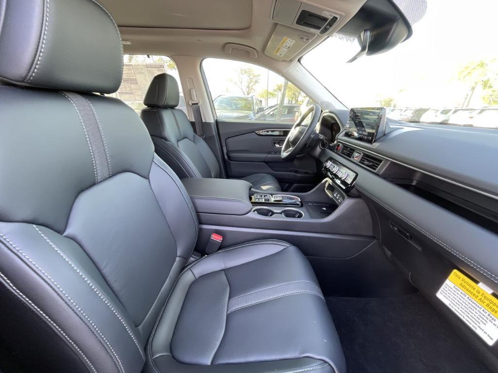 new 2025 Honda Pilot car, priced at $48,895