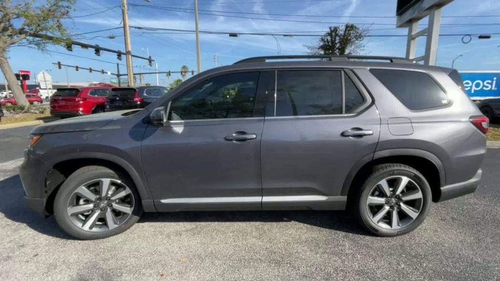 new 2025 Honda Pilot car, priced at $48,895