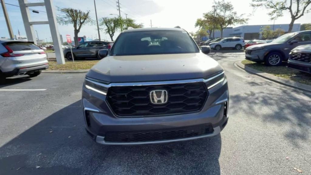 new 2025 Honda Pilot car, priced at $48,895