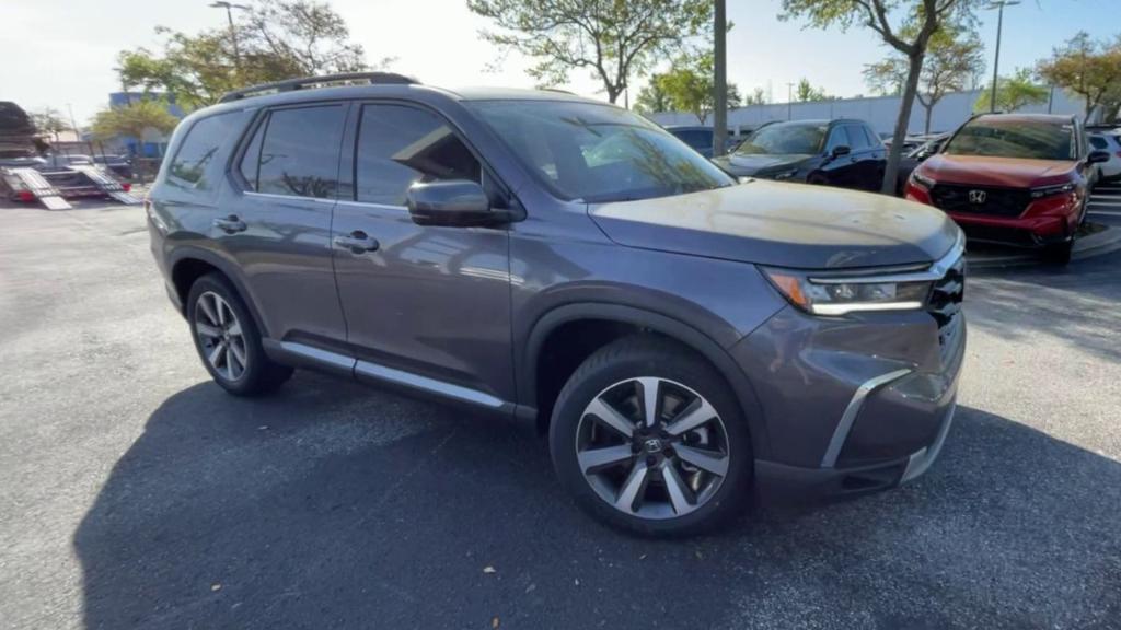 new 2025 Honda Pilot car, priced at $48,895