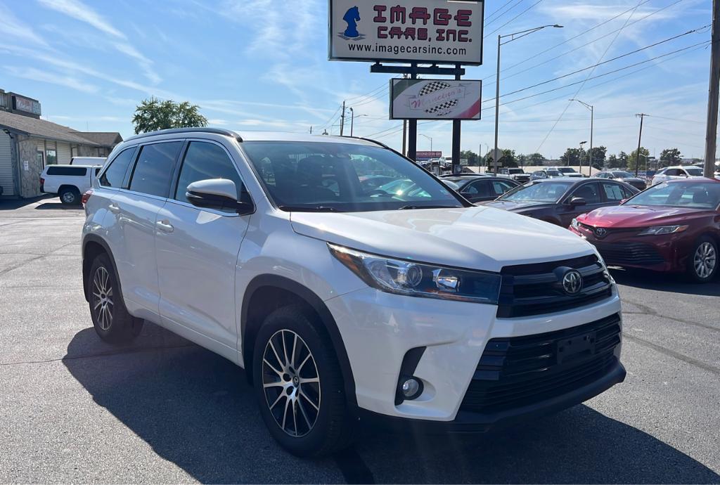 used 2018 Toyota Highlander car, priced at $27,495