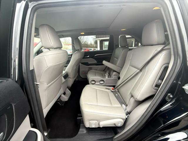 used 2016 Toyota Highlander Hybrid car, priced at $17,495