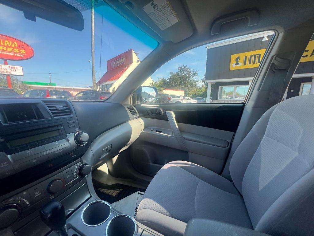 used 2009 Toyota Highlander car, priced at $9,995