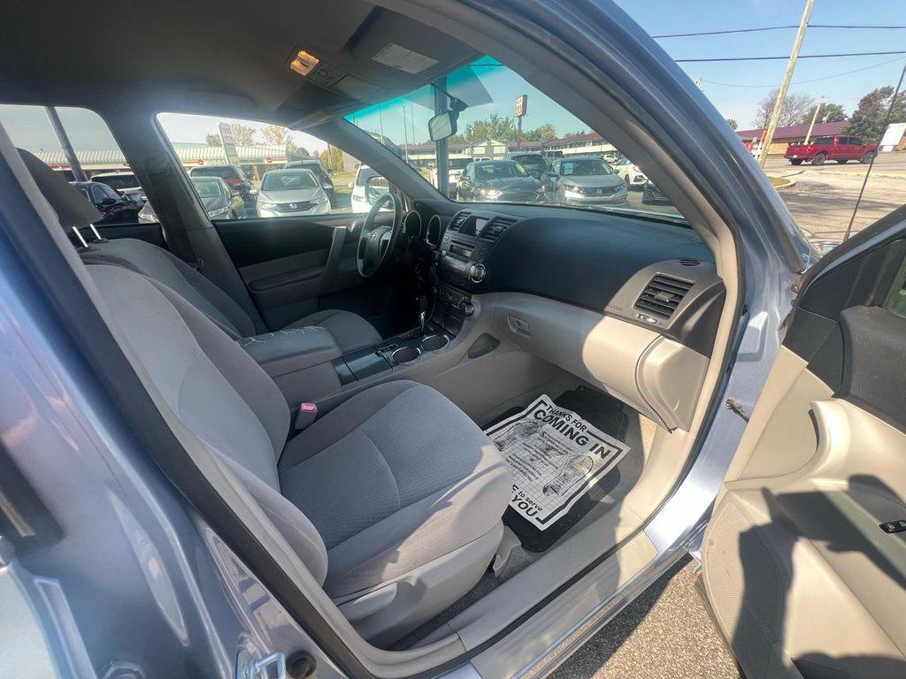 used 2009 Toyota Highlander car, priced at $9,995