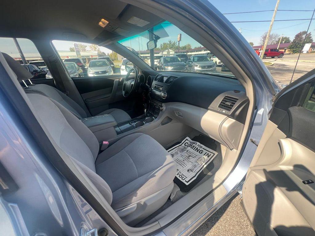 used 2009 Toyota Highlander car, priced at $9,995