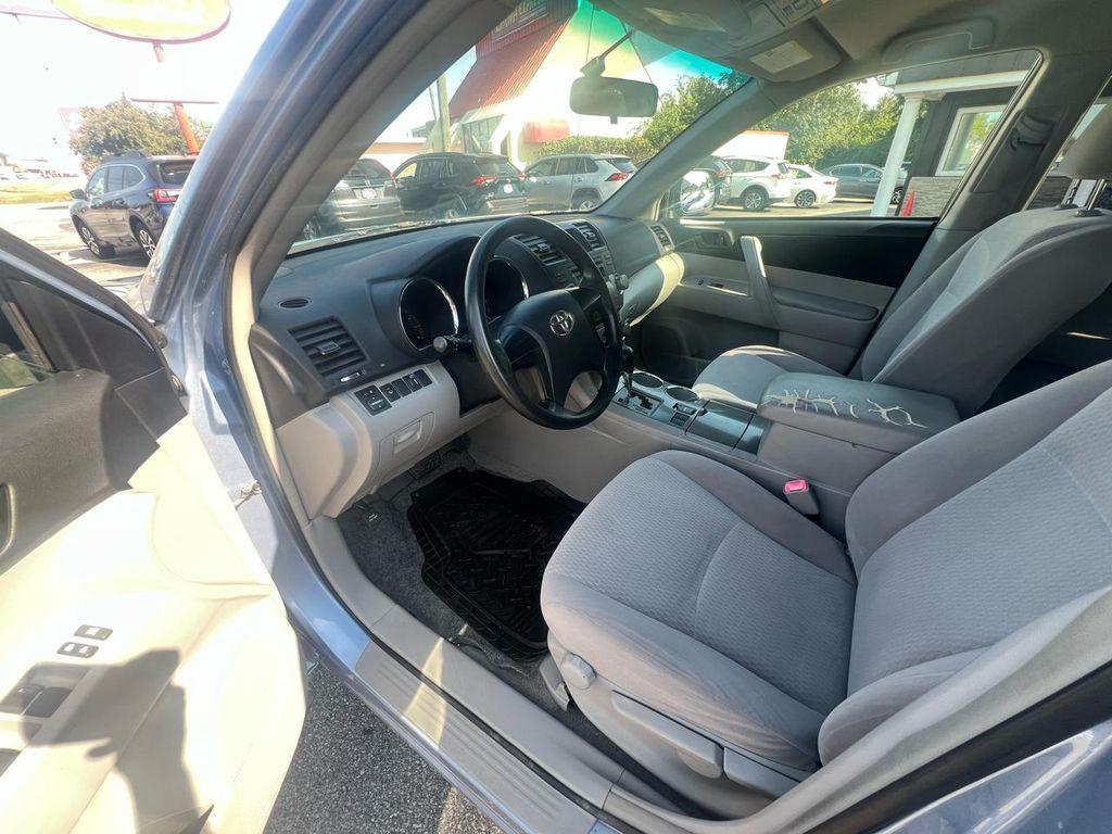 used 2009 Toyota Highlander car, priced at $9,995