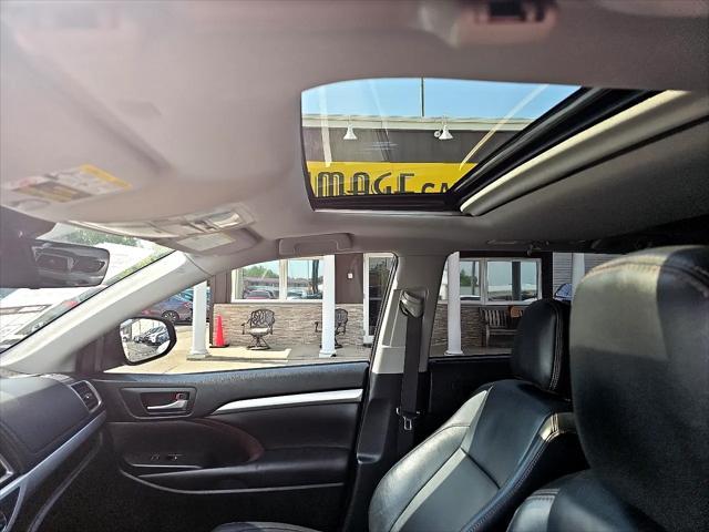 used 2019 Toyota Highlander car, priced at $25,495