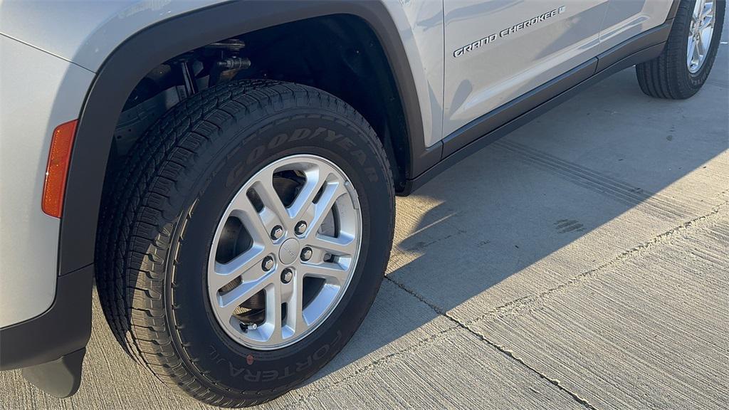 new 2025 Jeep Grand Cherokee car, priced at $30,875
