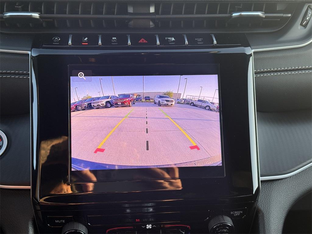 new 2025 Jeep Grand Cherokee car, priced at $37,375