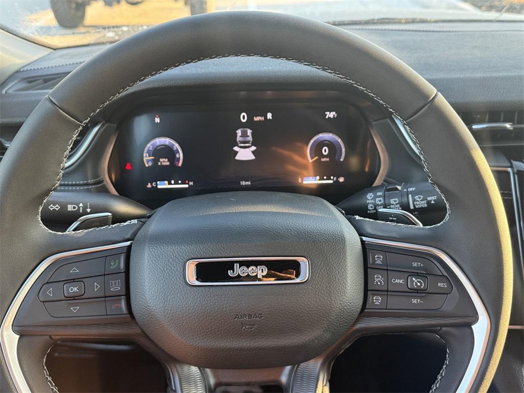 new 2025 Jeep Grand Cherokee car, priced at $37,375