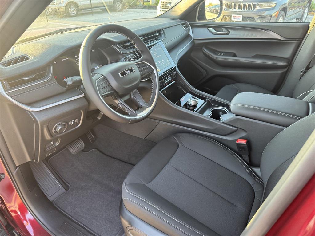 new 2025 Jeep Grand Cherokee car, priced at $37,375
