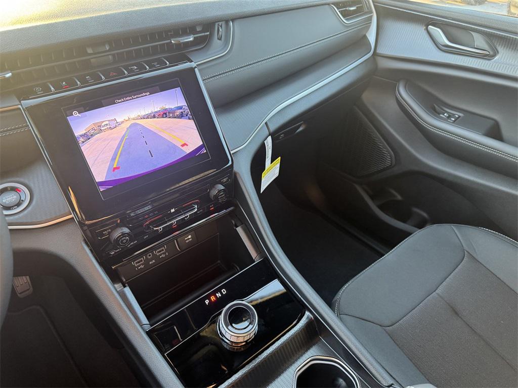 new 2025 Jeep Grand Cherokee car, priced at $37,375