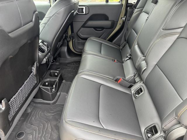 new 2025 Jeep Gladiator car, priced at $41,603