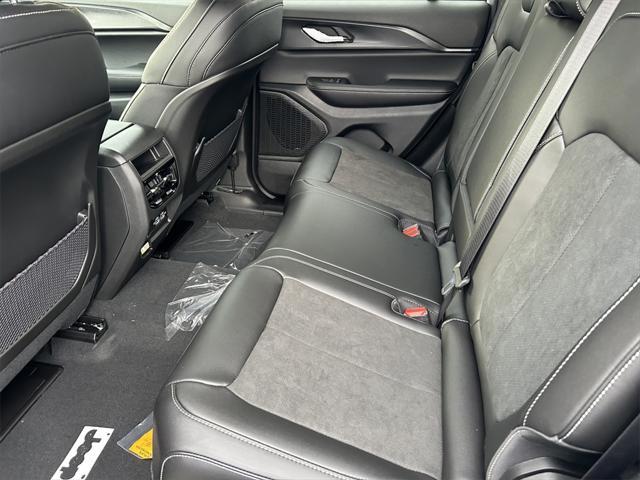 new 2025 Jeep Grand Cherokee car, priced at $39,666