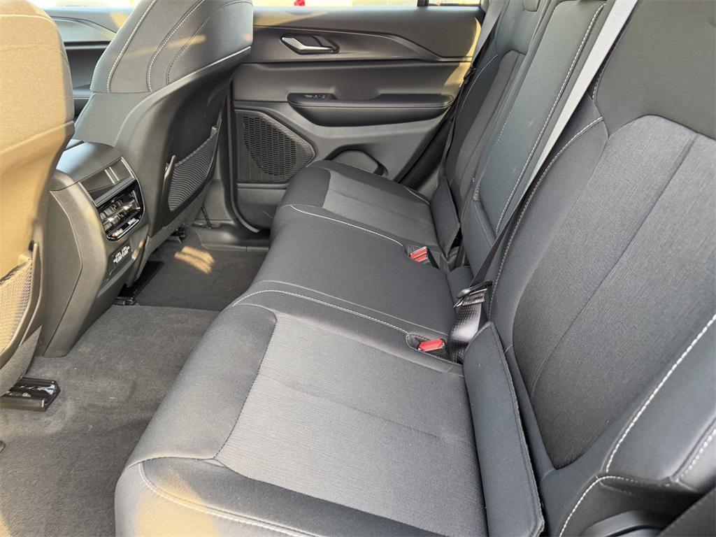 new 2025 Jeep Grand Cherokee car, priced at $33,970