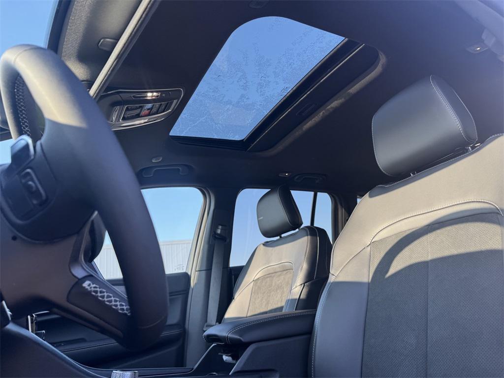 new 2025 Jeep Grand Cherokee car, priced at $34,475