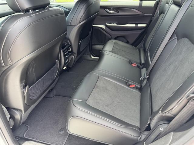 new 2025 Jeep Grand Cherokee car, priced at $38,130
