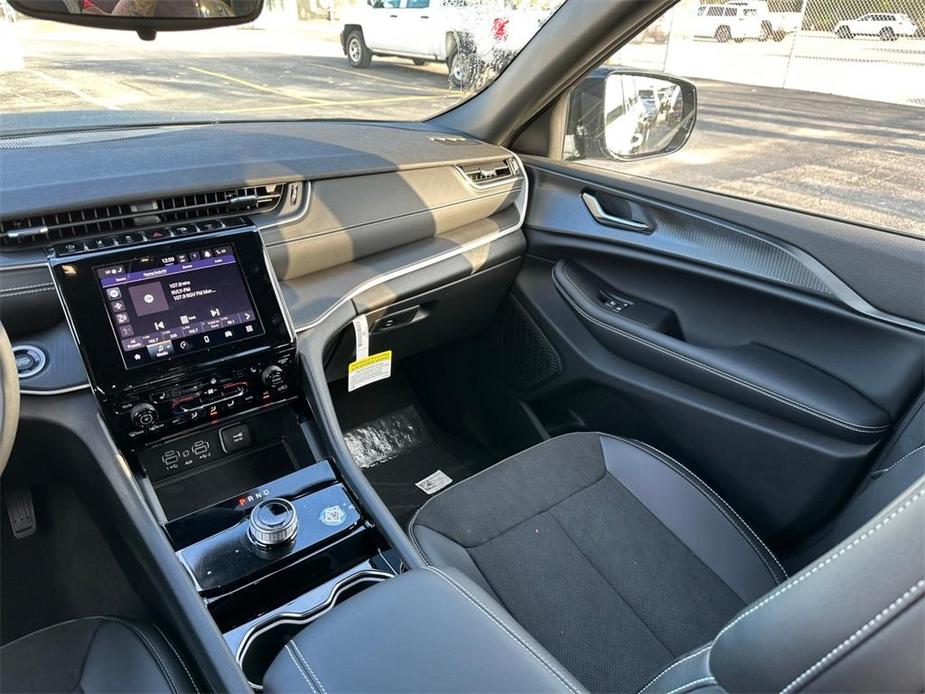 new 2023 Jeep Grand Cherokee car, priced at $43,125