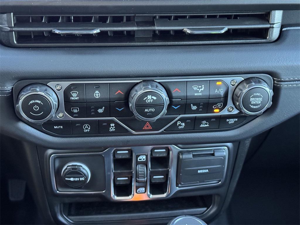 new 2025 Jeep Wrangler car, priced at $47,620