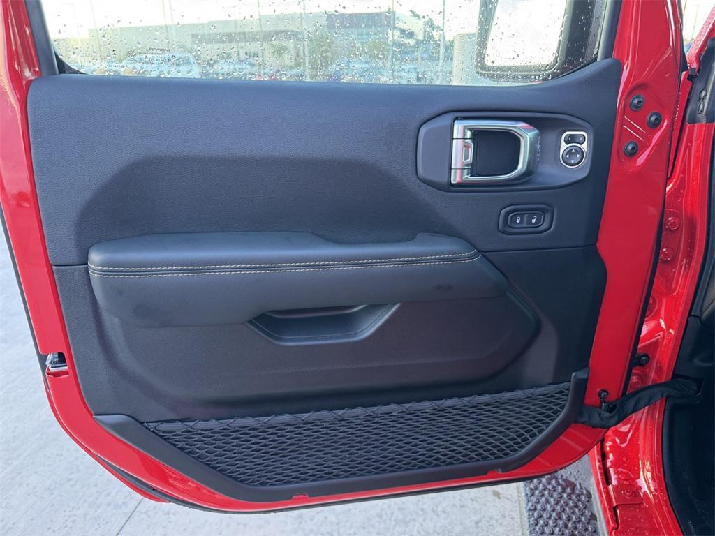 new 2025 Jeep Wrangler car, priced at $47,620