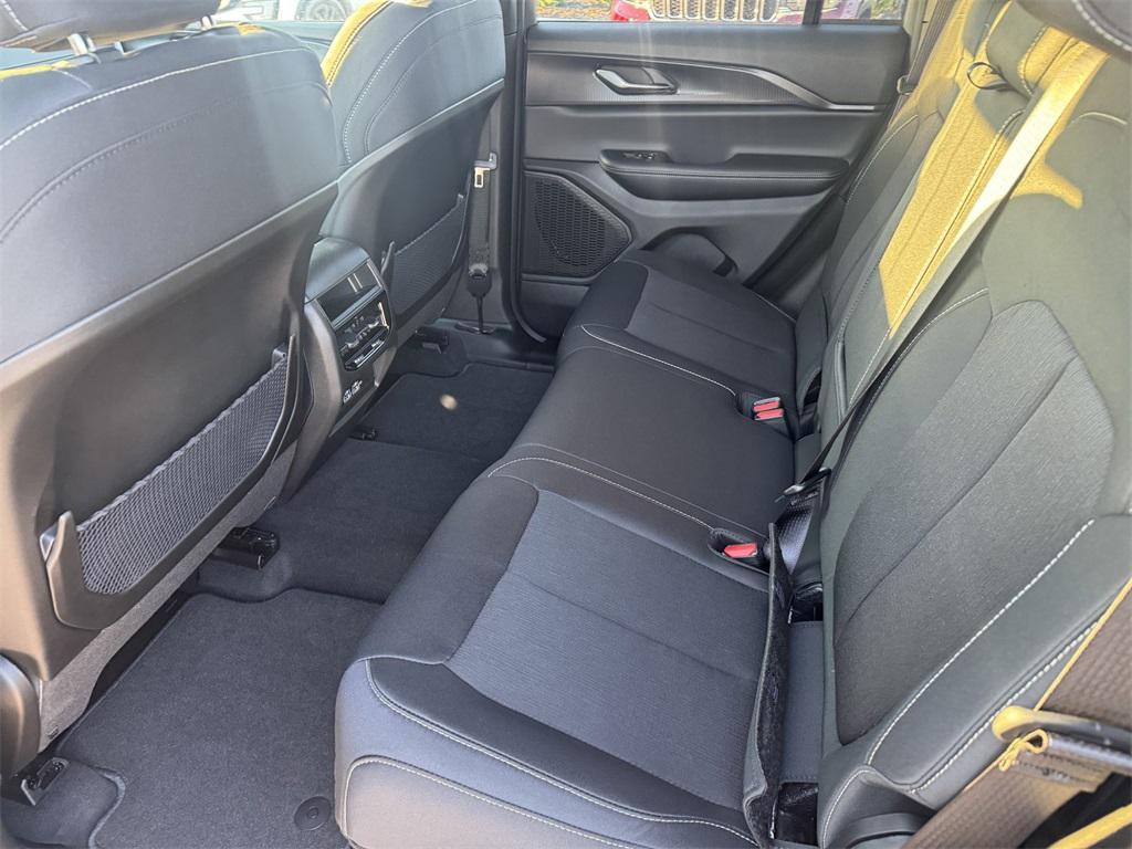 new 2025 Jeep Grand Cherokee car, priced at $37,375