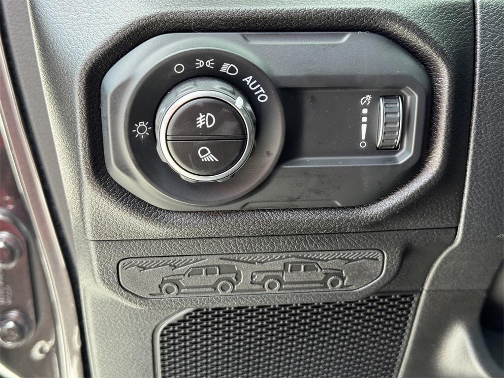 new 2025 Jeep Gladiator car, priced at $35,745