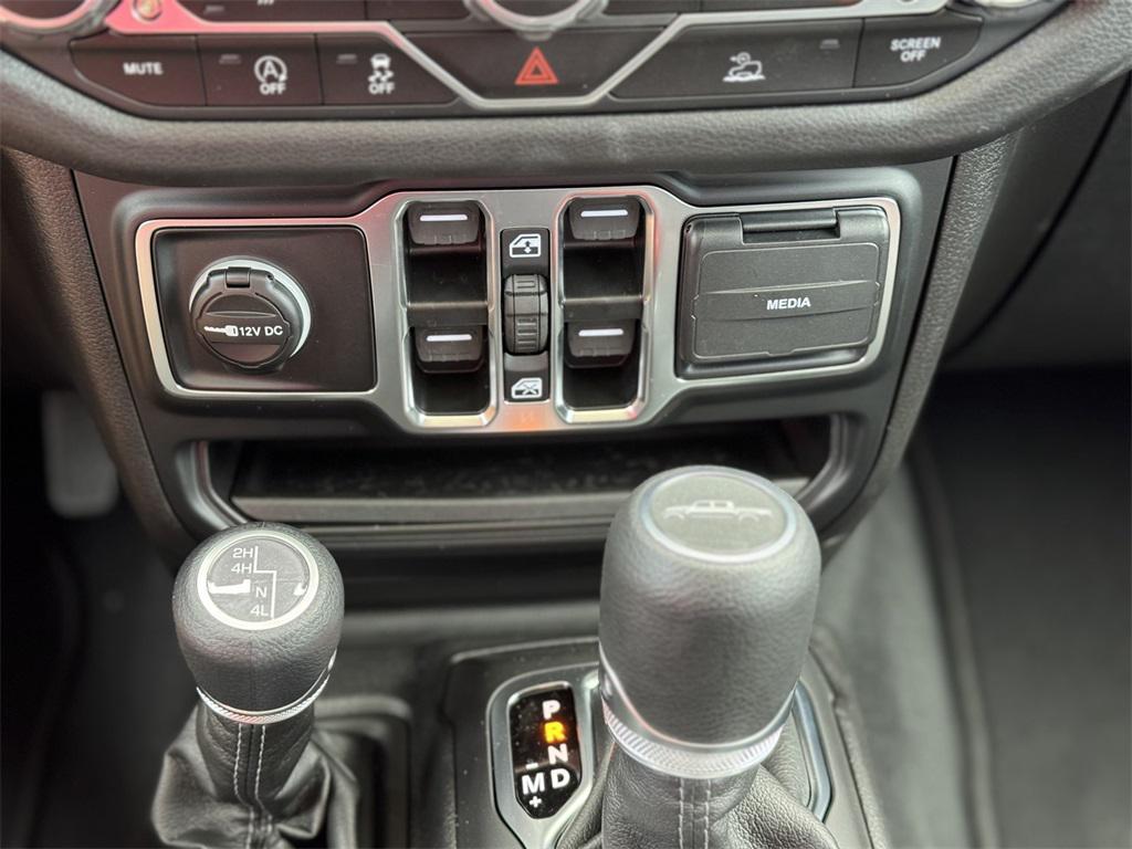 new 2025 Jeep Gladiator car, priced at $35,745