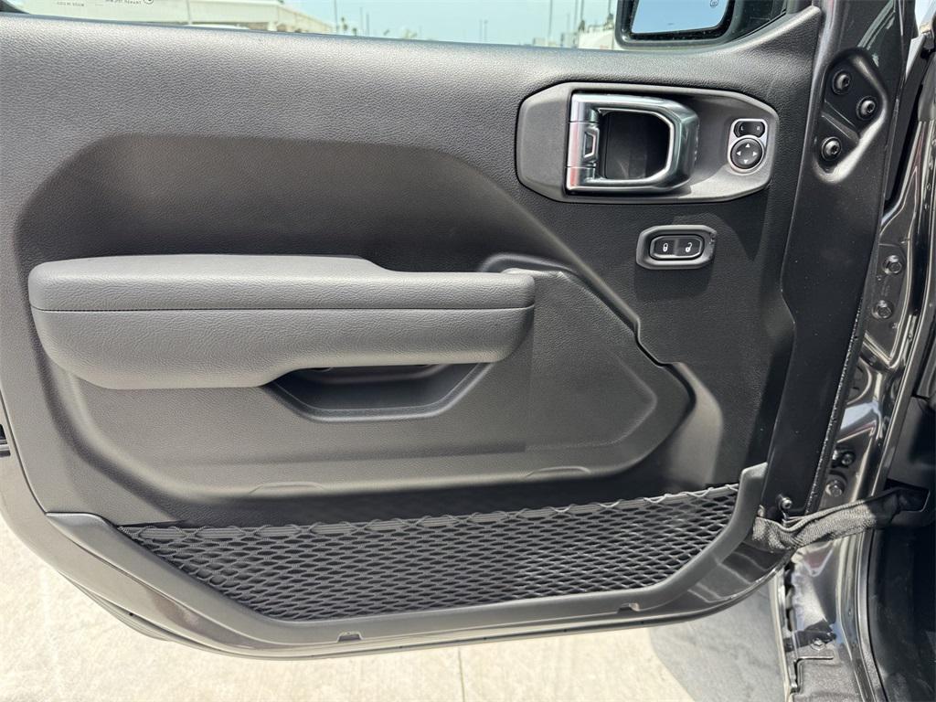new 2025 Jeep Gladiator car, priced at $35,745